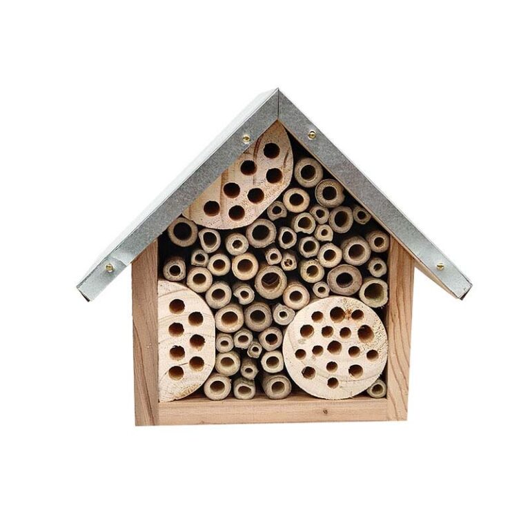 wooden bee house (1)